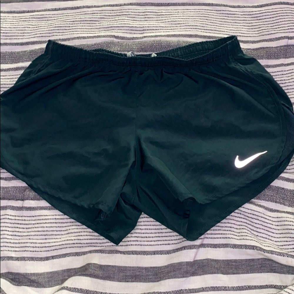women’s green nike shorts